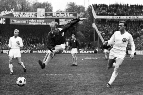 Bobby charlton football deals